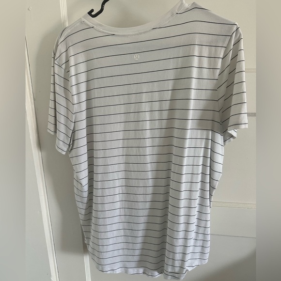 Lululemon Athletica White and Black Short Sleeve Tee - Picture 3 of 4